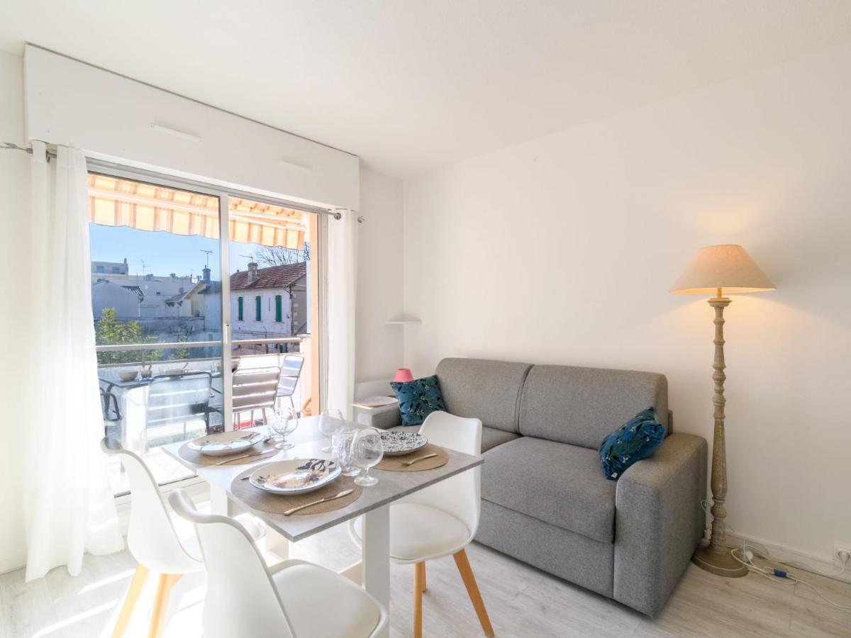 Appartement De La By Interhome